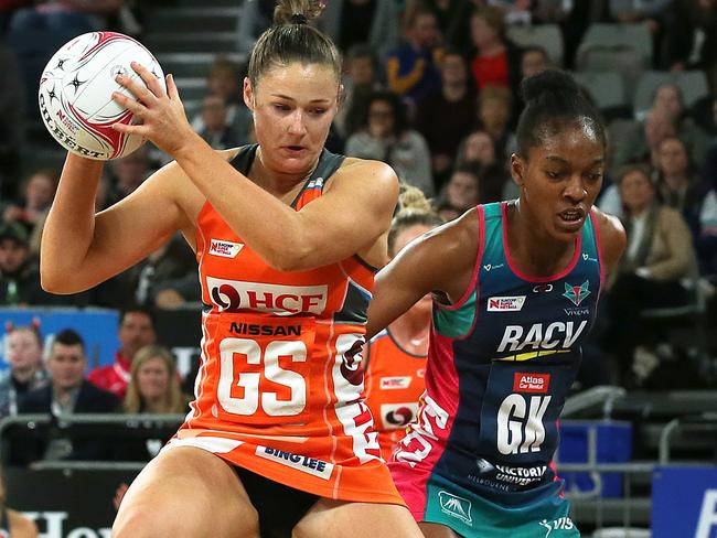 Susan Pettitt of the Giants during the Round 11 Super Netball match between the Melbourne Vixens and the Giants Netball at Hisense Arena in Melbourne, Sunday, July 22, 2018. (AAP Image/George Salpigtidis) NO ARCHIVING, EDITORIAL USE ONLY