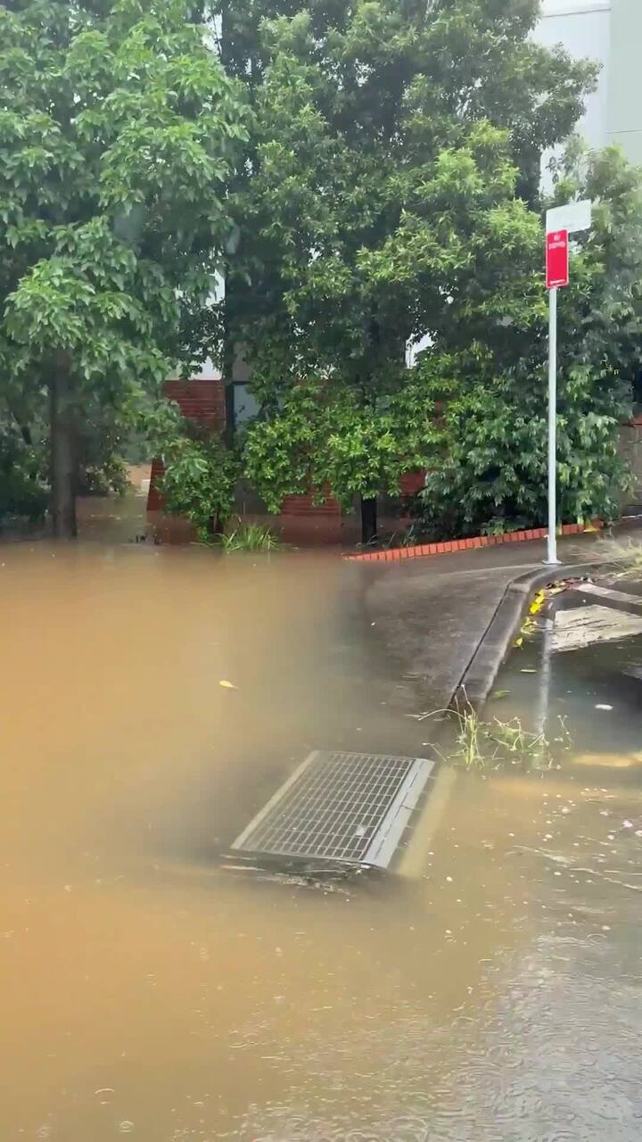 Flooding affecting Lismore as the effects of heavy rain brought by Ex-Cyclone Alfred take hold