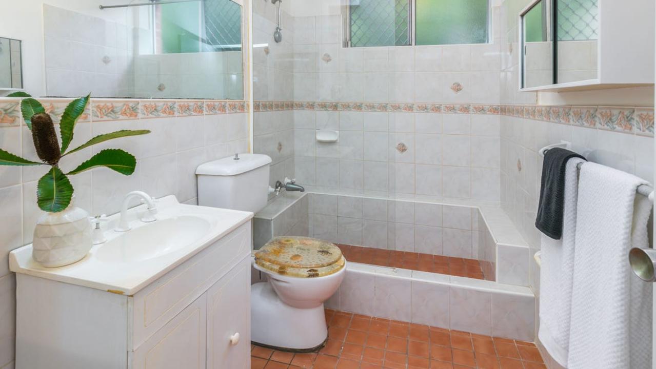 The aspiring homeowner joked that the toilet seat made the apartment worth an extra $700,000.