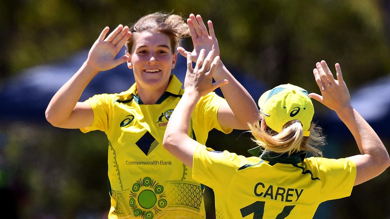 Annabel Sutherland took a career-best 4-31 against England in Melbourne. (Photo by William WEST / AFP)