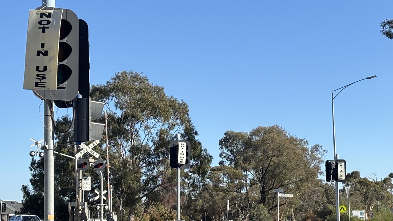 Why these Shepparton traffic lights still don’t work