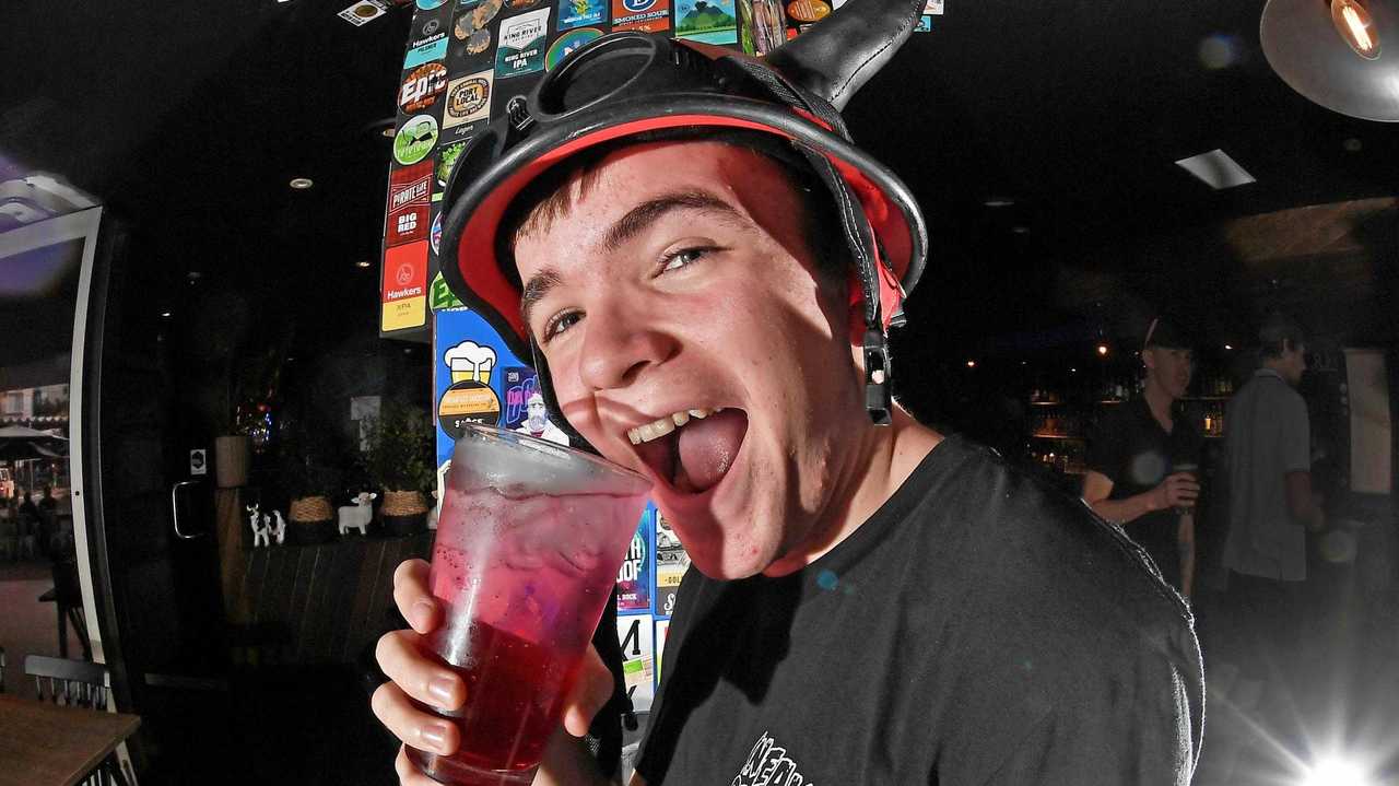 ‘Graceful’ 16yo ‘dish slinger’ named Coast’s best employee | The Chronicle