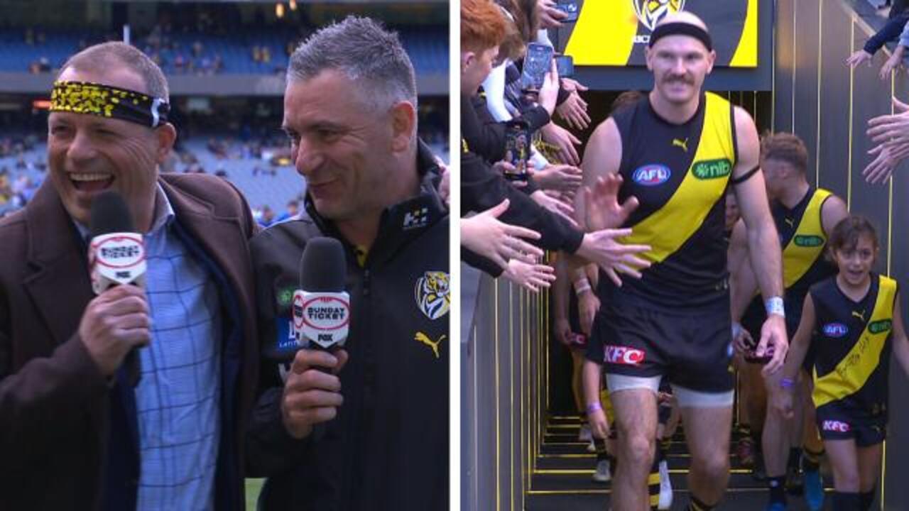 Yze gifts Johnno headband for Kams 200th