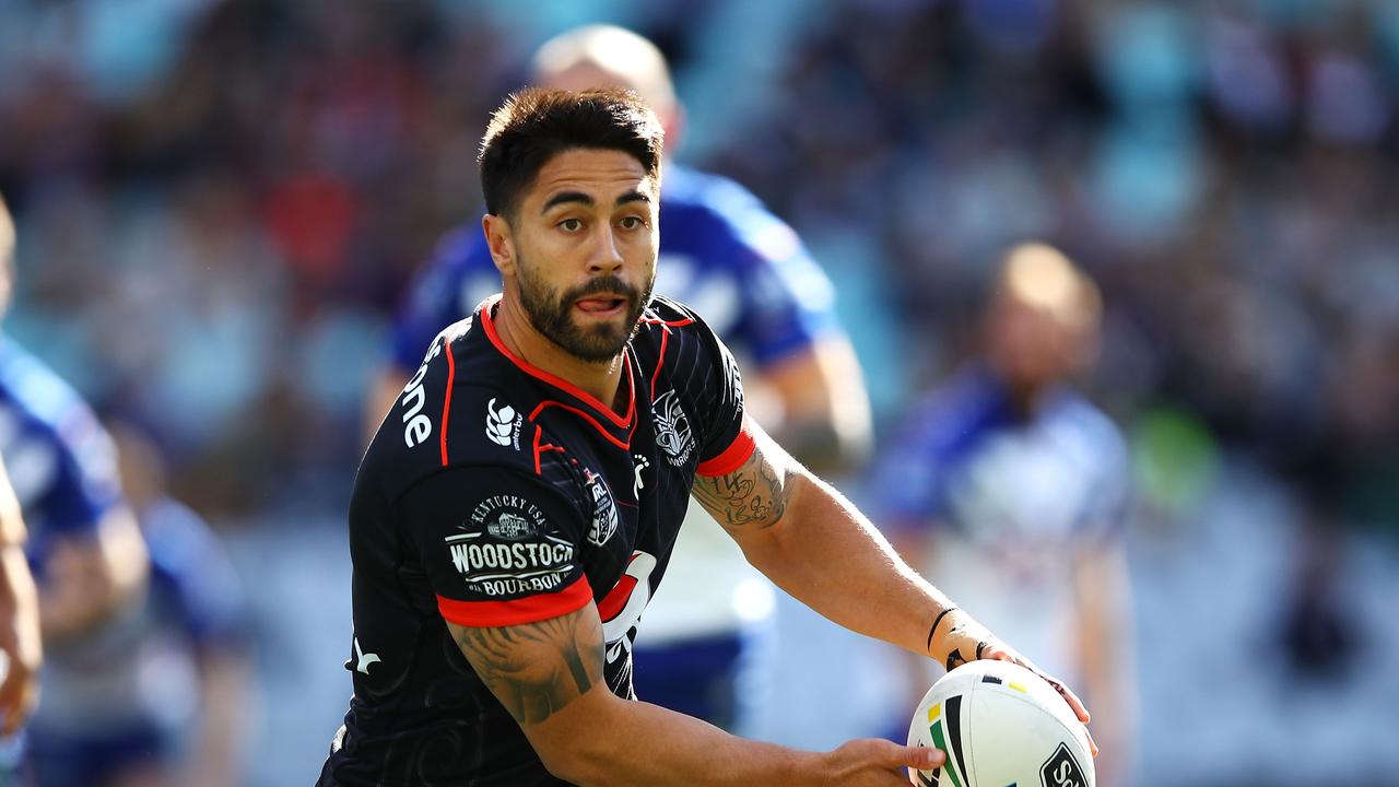 SYDNEY, AUSTRALIA - AUGUST 19: Shaun Johnson of the Warriors runs the ball during the round 23 NRL match between the Canterbury Bulldogs and the New Zealand Warriors at ANZ Stadium on August 19, 2018 in Sydney, Australia. (Photo by Mark Kolbe/Getty Images)