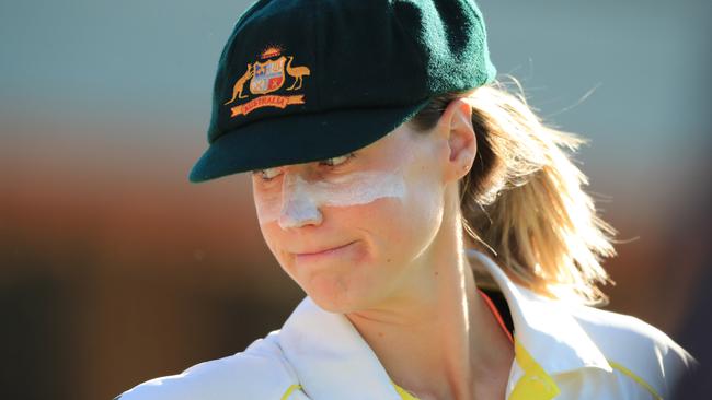 Ellyse Perry is set the standard in the world of women’s cricket.