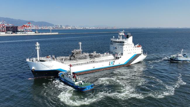 The world’s first liquefied hydrogen carrier, the Suiso Frontier.