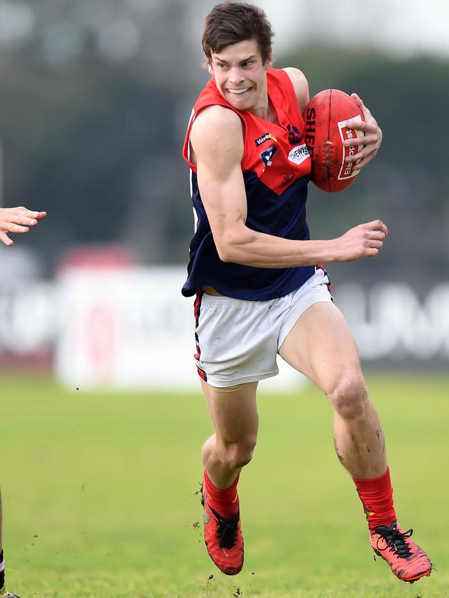 Rye recruit Josh Curren in action for Mt Eliza. 