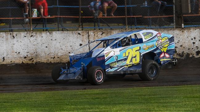 Annual opening round of the Mr Modified season at Lismore speedway with winning contender no. 25 Andrew Pezzutti.