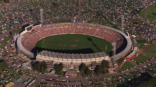 Waverley Park attracted a crowd of 72,130 for its last AFL match. Picture: Simon Dallinger