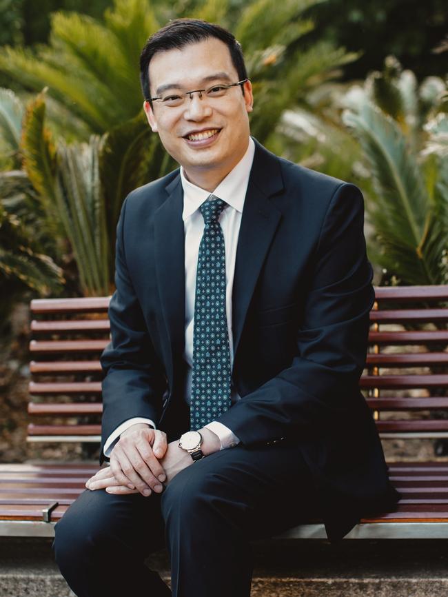 Dr Diwei Lin.