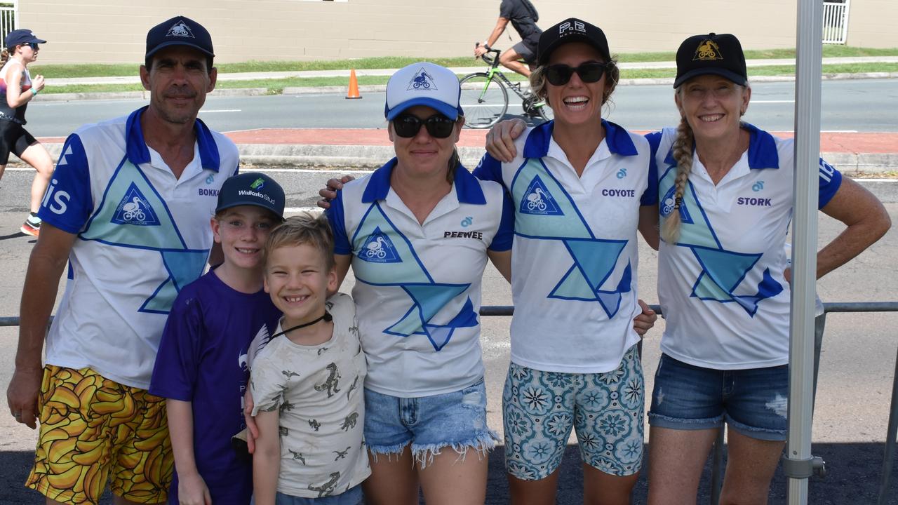 Janette, Hannah, Penny, Charlie, Arthur and Chris from Caloundra Tri Club at the 2023 Mooloolaba Triathlon.