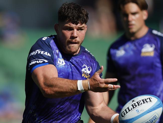 Carlo Tizzano offloads the ball before a game for the Force. Picture: James Worsfold/Getty Images