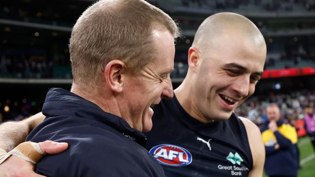 MELBOURNE, AUSTRALIA - JUNE 09: Michael Voss, Senior Coach of the Blues and Alex Cincotta of the Blues celebrate during the 2024 AFL Round 13 match between the Essendon Bombers and the Carlton Blues at The Melbourne Cricket Ground on June 09, 2024 in Melbourne, Australia. (Photo by Michael Willson/AFL Photos via Getty Images)