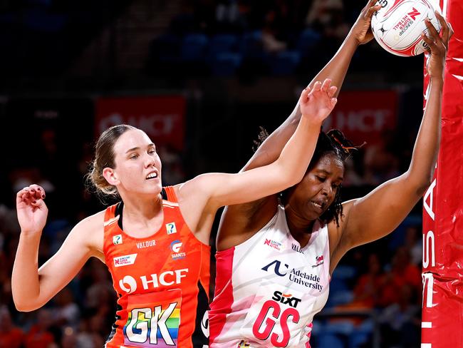 Romelda Aiken-George competes with Giants’ rising star Erin O'Brien. Picture: Brendon Thorne/Getty Images