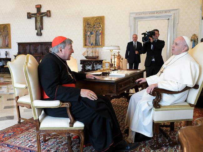 This handout photo taken on October 12, 2020 and released by the Vatican press office, the Vatican Media, shows Pope Francis (R) talking with Australian cardinal George Pell during a private audience at the Vatican. (Photo by Handout / VATICAN MEDIA / AFP)