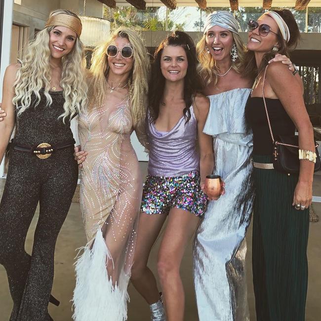 Elsa Pataky (second from left) celebrates the New Year.