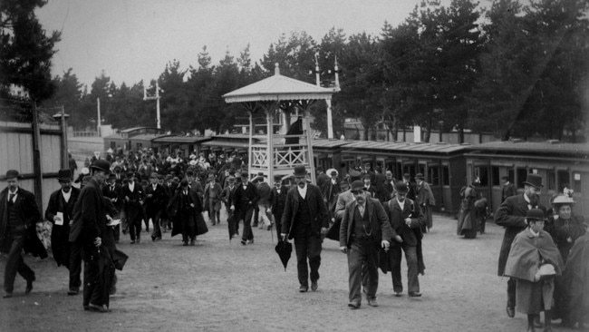 Race goers arrive at Flemington in the 1880s, when pickpockets and fraudsters preyed on cashed-up punters. Picture: State Library of Victoria