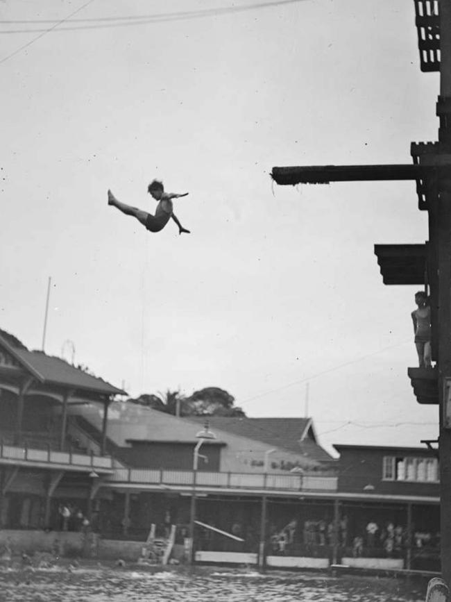 Arthur O'Connor diving circa 1932. Picture: NLA