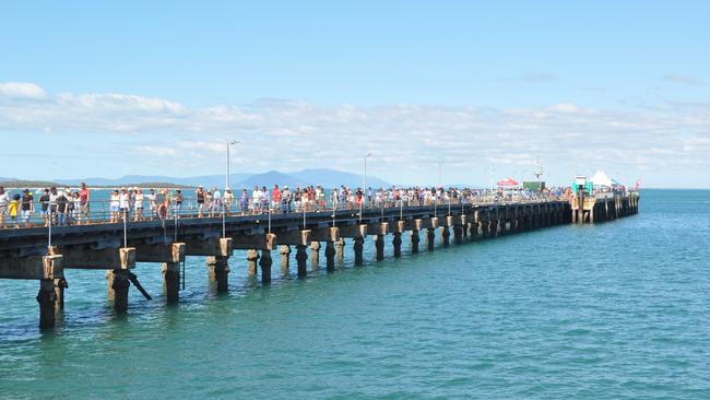 Crowds flooded the jetty to witness the 2017 Bowen Offshore Superboats races.