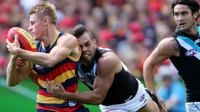 Run and carry ...  David Mackay grabs the ball as he is tackled by Jarman Impey. Picture: Calum Robertson