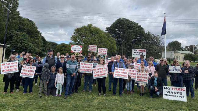 A meeting in November where Wendy Tuckerman expressed support for the community of Tarago and surrounds, and joined them in holding up signs in opposition of the Veolia energy-from-waste incinerator. Picture: Niki Iliagoueva