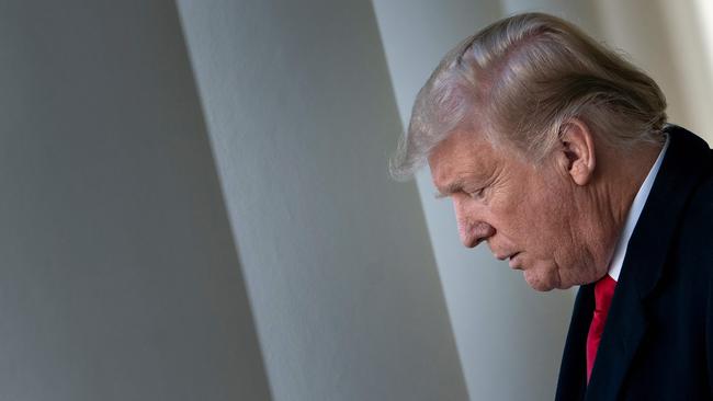 TOPSHOT - US President Donald Trump arrives to speak about a temporary reopening of the US government in the Rose Garden of the White House on January 25, 2019 in Washington, DC. - Trump says will sign bill to reopen the government until February 15. (Photo by Brendan Smialowski / AFP)