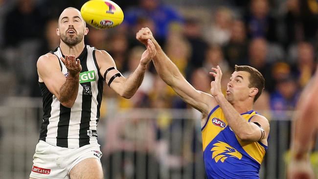 Elliot Yeo spoils Steele Sidebottom. Picture: Michael Klein