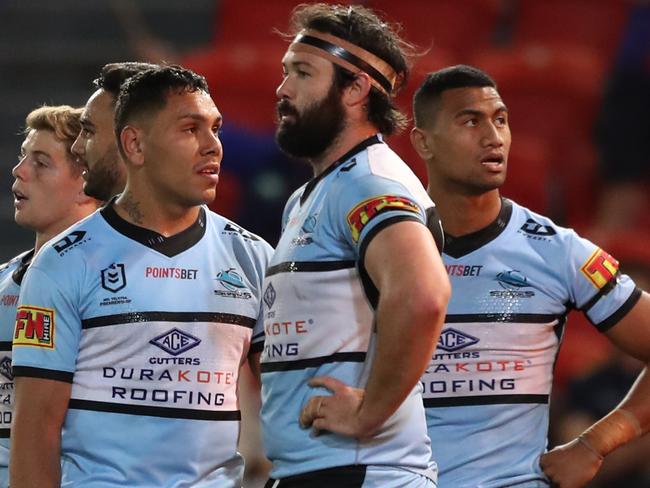 NEWCASTLE, AUSTRALIA - SEPTEMBER 04: Cronulla Sharks players look dejected during the round 17 NRL match between the Newcastle Knights and the Cronulla Sharks at McDonald Jones Stadium on September 04, 2020 in Newcastle, Australia. (Photo by Ashley Feder/Getty Images)