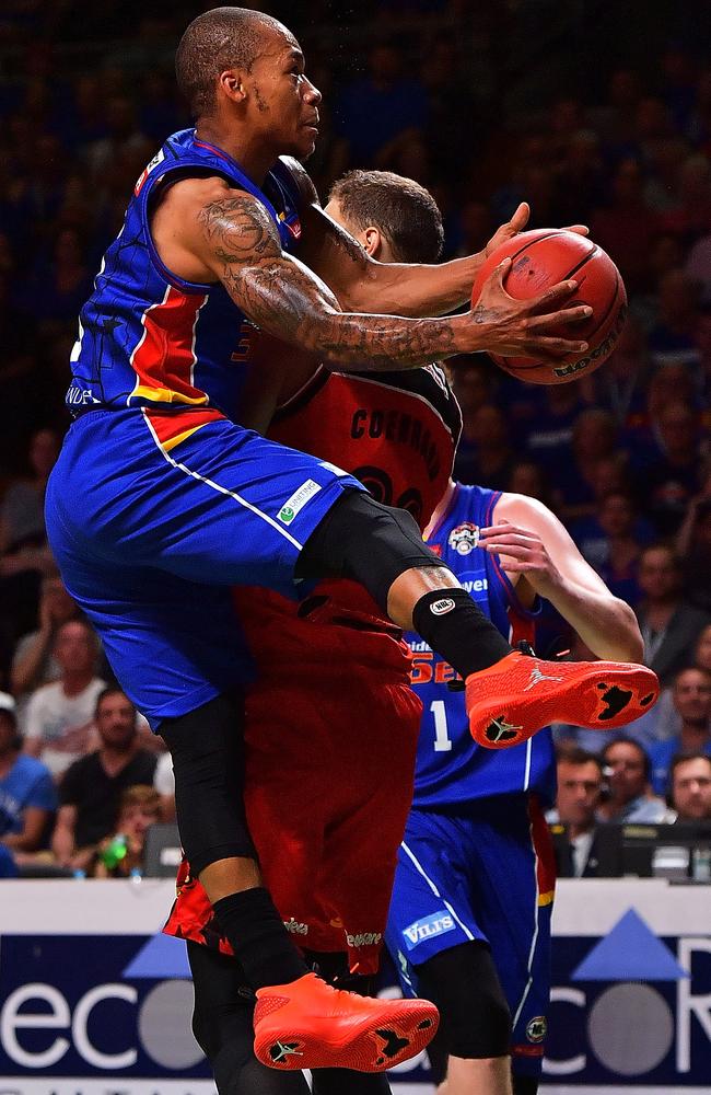 Jerome Randle of the Adelaide 36ers drives to the basket during the NBL Semi Final against Illawarra.