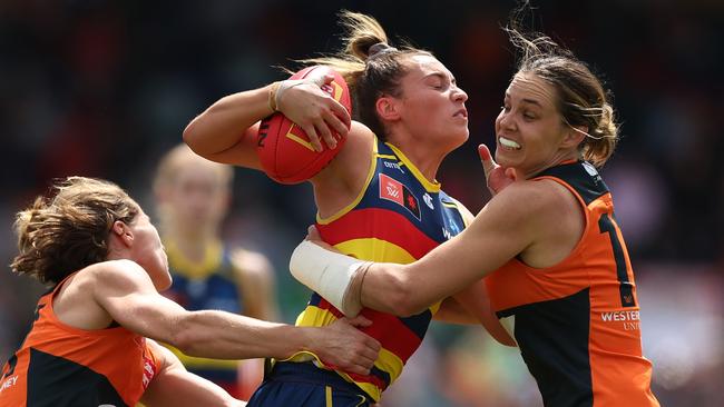 Caitlin Gould tries to get past Giants Pepa Randall and Chloe Dalton. Picture: Mark Metcalfe/Getty Images