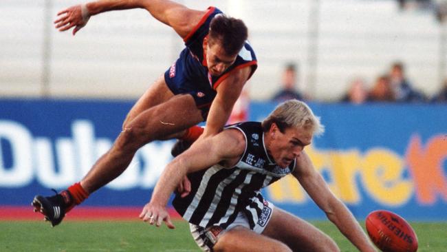 Port Adelaide’s Darren Smith under pressure from Norwood’s David Pitt in 1993.