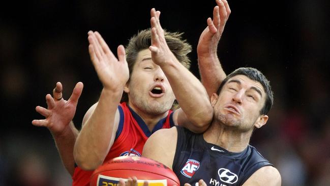 Stefan Martin in a marking contest against Carlton.