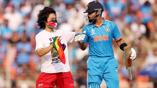 A pitch invader makes their way towards Virat Kohli of India. (Photo by Robert Cianflone/Getty Images)