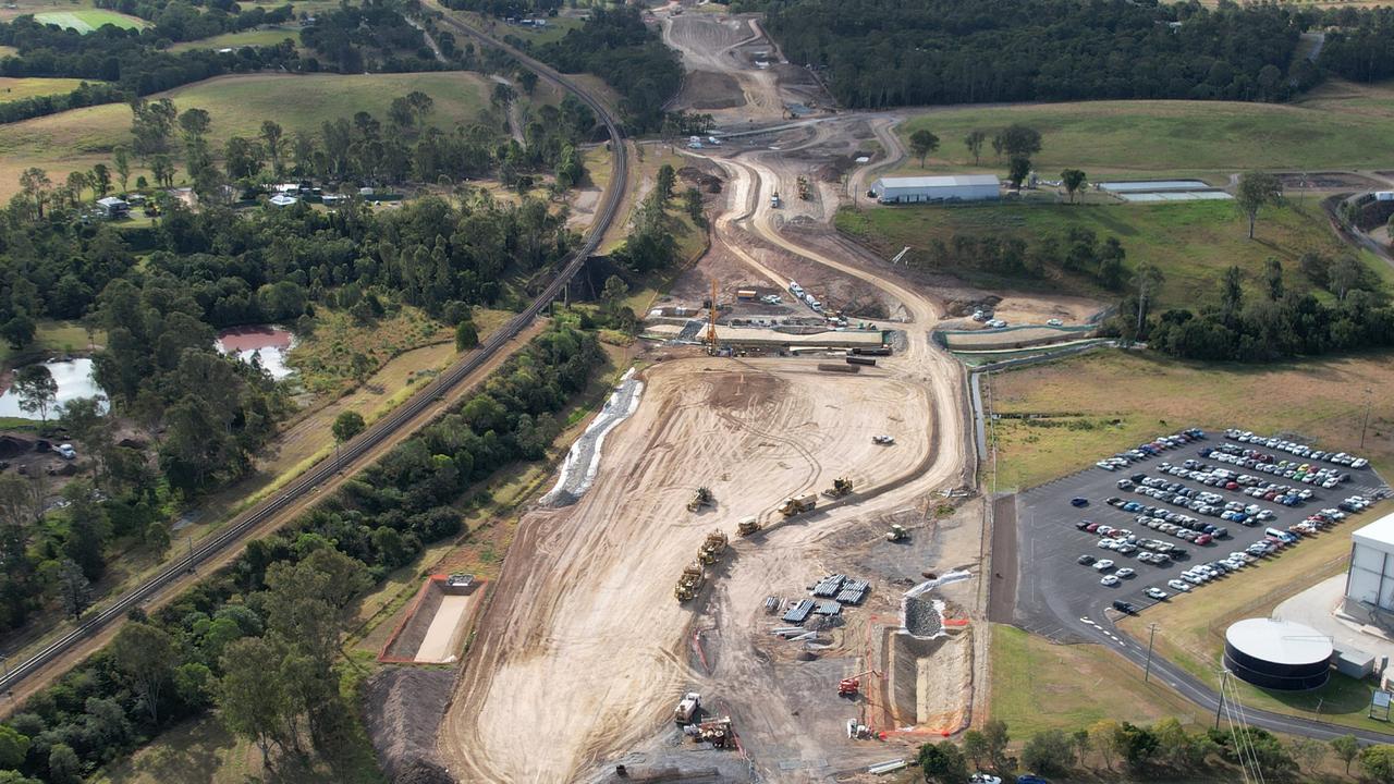 The girders for the bridge will be brought up between midnight and 6am from Monday August 30 to Tuesday September 7, except on Friday and Saturday. Photo: TMR.