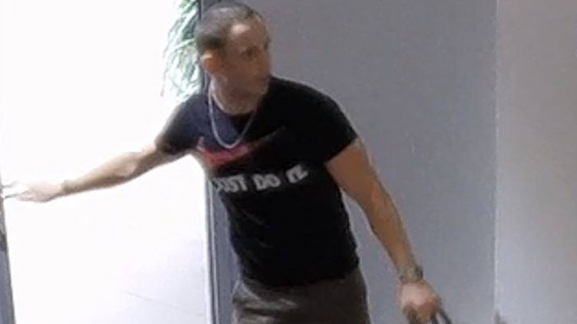 Detectives investigating a life-threatening fall from a Surry Hills balcony last weekend, are seeking a potential witness they believe may have met the victim earlier that day via a dating app.Just before 4pm on Sunday 4 November 2018, police from the Surry Hills Police Area Command were called to a unit block in Brisbane Street where a man had fallen three floors from a balcony onto a ground-floor patio, impaling himself on a table leg.Surry Hills detectives believe the 37-year-old man had earlier met up with another man in the unit via a dating app.They are appealing for that man to contact police as they believe he may have information crucial to their inquiries.