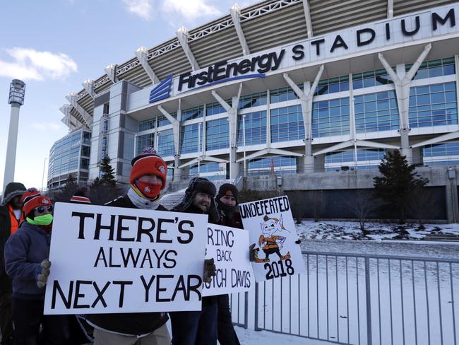 Cleveland is throwing the Browns a parade for going 0-16, This is the Loop