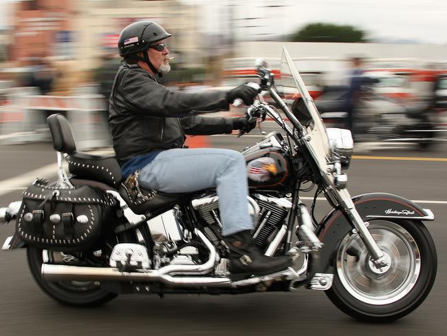 One of the estimated 20,000 riders starts out on the "Harley Davidson Love Ride" 11 November 2007 in Glendale, California. The charity event, which benefits foundations such as Muscular Dystrophy and Children's Hospital Los Angeles, starts in Glendale and finishes in Pomona, 54km (34 miles) to the east. AFP PHOTO/Robyn BECK