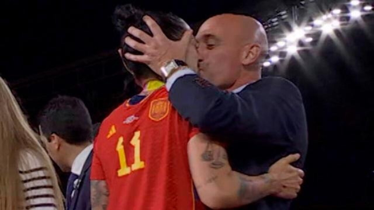 Spanish football boss Luis Rubiales apologises for kissing World Cup star  player Jenni Hermoso on the lips | The Australian