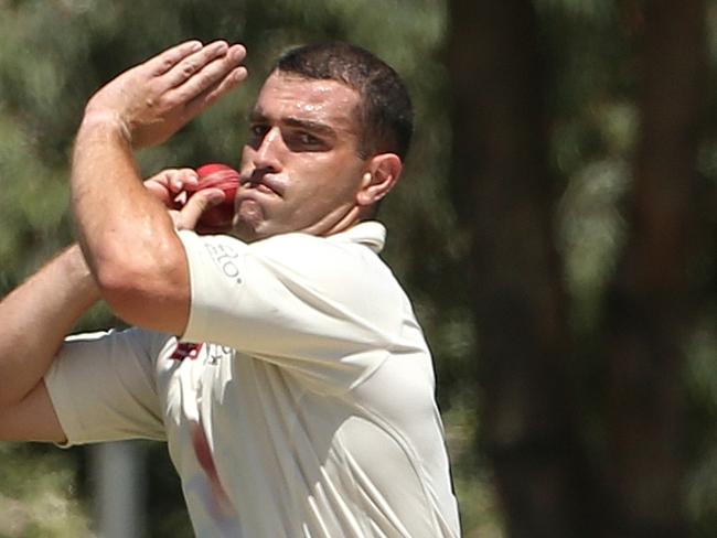 VTCA Cricket: Sunshine United v Strathmore: Chris Williams of Strathmore bowlingSaturday, January 23, 2021, in Albion, Victoria, Australia. Picture: Hamish Blair