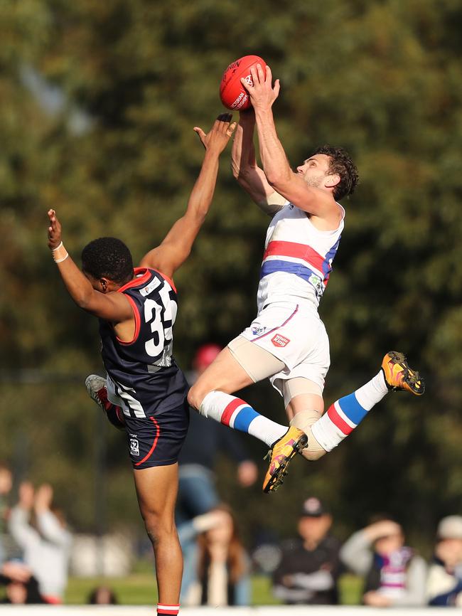 “Bundy” Barry flies high for Footscray against Casey Scorpions during the VFL qualifying final.