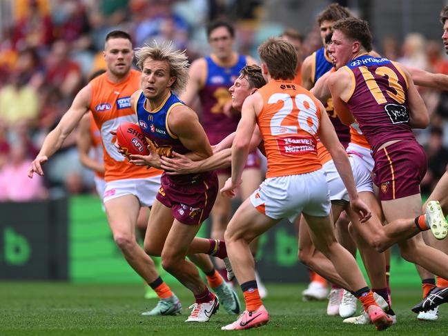 Kai Lohmann tries to spin out of congestion. Picture: Albert Perez/AFL Photos via Getty Images