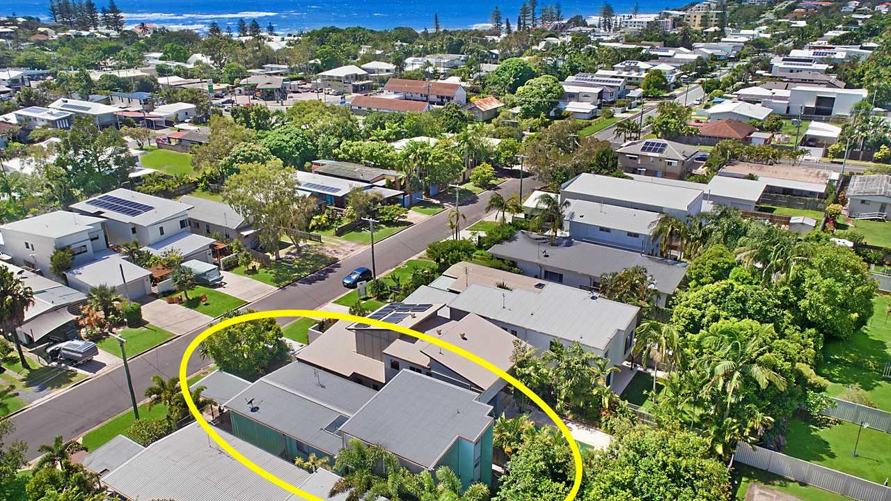 Located within walking distance to the cafes and surf.