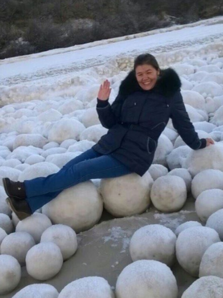 Thousands of rare ice eggs cover beach in Finland