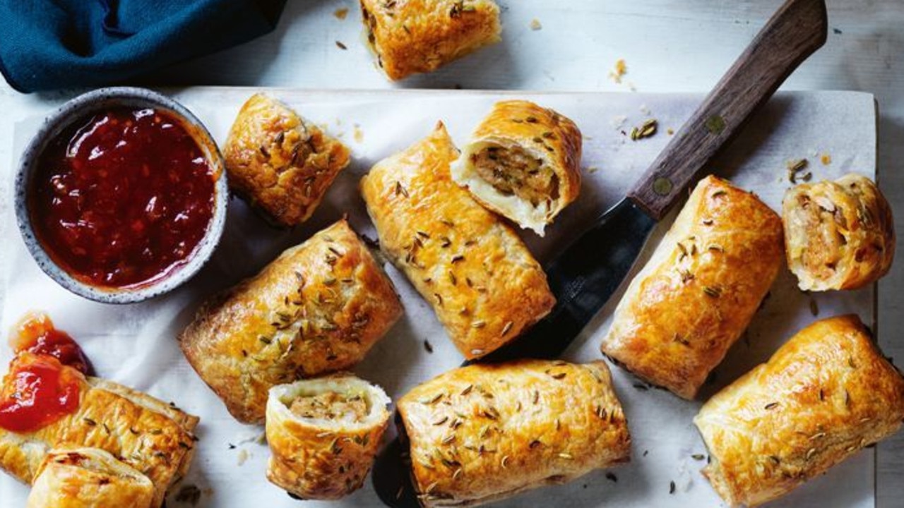 Easy to make 5-ingredient sausage rolls.