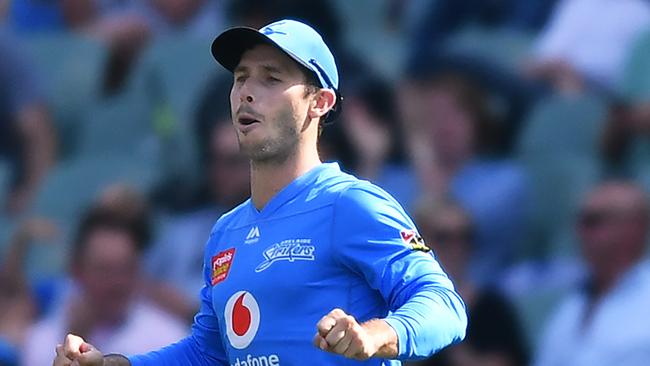 ADELAIDE, AUSTRALIA - JANUARY 08: Jon Wells of the Strikers celebrates after catching the wicket of  Josh Philippe of the Sixers during the Big Bash League match between the Adelaide Strikers and the Sydney Sixers at the Adelaide Oval on January 08, 2020 in Adelaide, Australia. (Photo by Mark Brake/Getty Images)