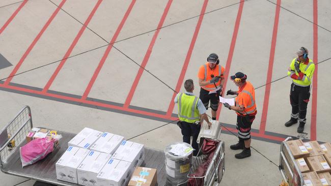 Anyone who has visited the airport over the past 14 days and has developed symptoms is now advised to get tested. Picture: Tracey Nearmy/Getty Images