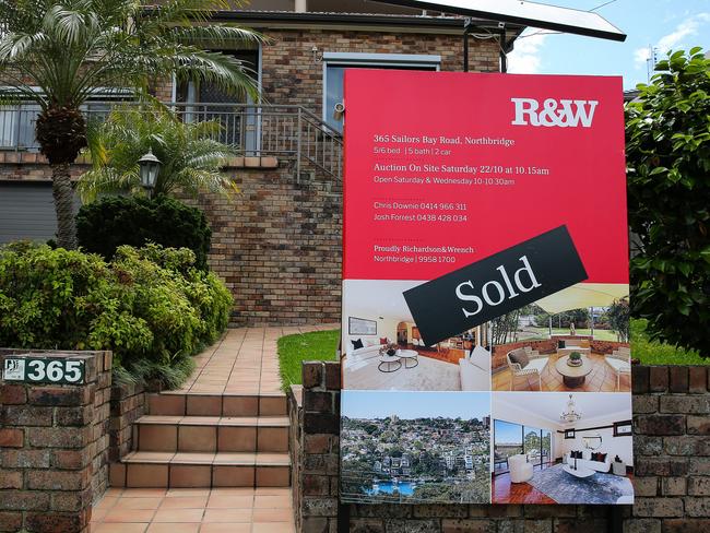 SYDNEY, AUSTRALIA - Newswire Photos October 25, 2022: A general view of a residential property with a sold sign in the Northern Suburbs of Sydney. Sydneyâs house prices have become unaffordable for the average resident and some other capital cities are not far behind. Picture: NCA Newswire / Gaye Gerard