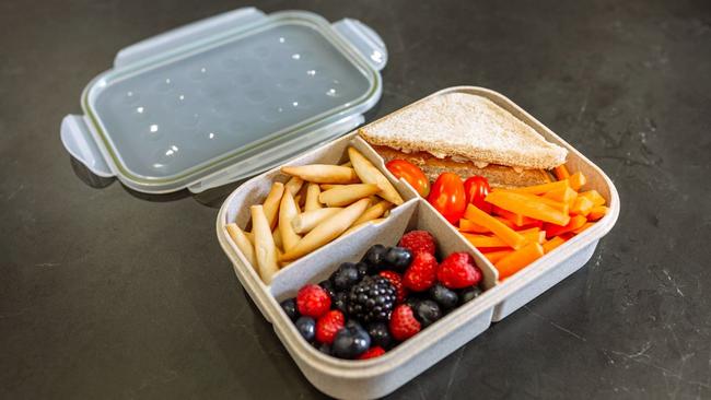 Do you see something wrong with the contents of this lunch box? Image: iStock