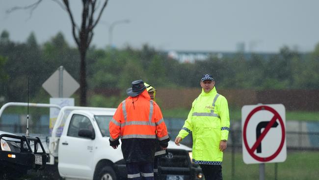 Wet weather in Townsville. Bohle River on the Bruce Highway. Workers and police prepare to close the lower bridge. Picture: Evan Morgan