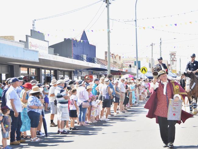 Crowds lined the main street of Stanthorpe for the Channel 7 Grand Parade during the Apple and Grape Harvest Festival on Saturday, March 2, 2024. Photo: Jessica Klein